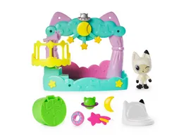 Gabby s Dollhouse Balkon Spielset mit Katzenfigur 8 teiliges Set mit Spielzeugfigur und Zubehoerteilen sortiert 1 Stueck