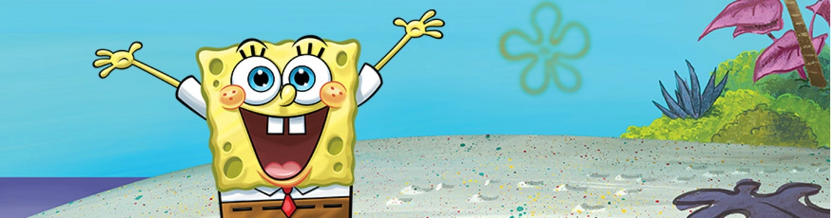 Spongebob jubelt mit erhobenen Armen auf einer Sandbank im Meer