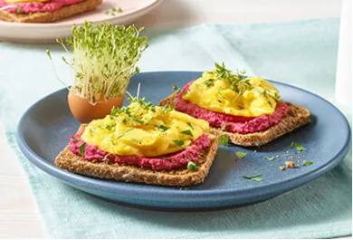 Rühreibrot mit Rote Bete-Meerrettich-Creme