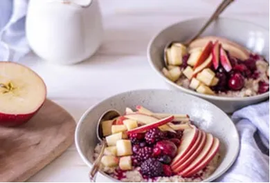 Hafer-Porridge mit Obst