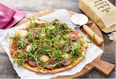 Pizza de salami con base de coliflor