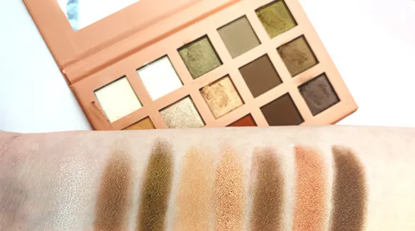 Eyeshadow Palette "Nude is glowing"