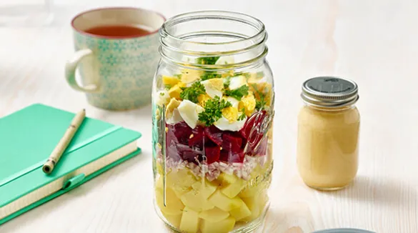 Kartoffel-Schüttelsalat mit Buttermilch-Dressing und Roter Bete