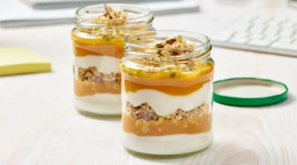 Schüttel-Trifle mit Kokos und Passionsfrucht