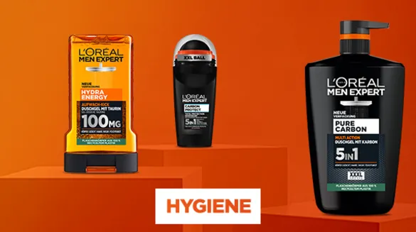 L’Oréal Men Expert Hautpflegeprodukte auf orangefarbenem Hintergrund, einschließlich Hydra Energy Feuchtigkeitsgel, Cool Power 48H Anti-Transpirant und Pure Carbon Duschgel.