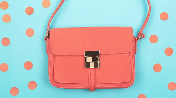 Bolso en el color Living Coral