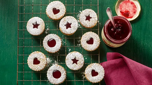 Linzer meggyes töltelékkel