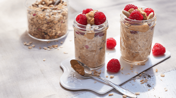 Sommerliche Overnight Oats mit Beeren