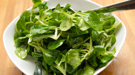 Feldsalat mit weißem Balsamico