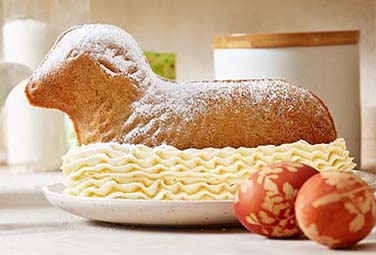 Osterlamm-Kuchen mit Vanillecreme