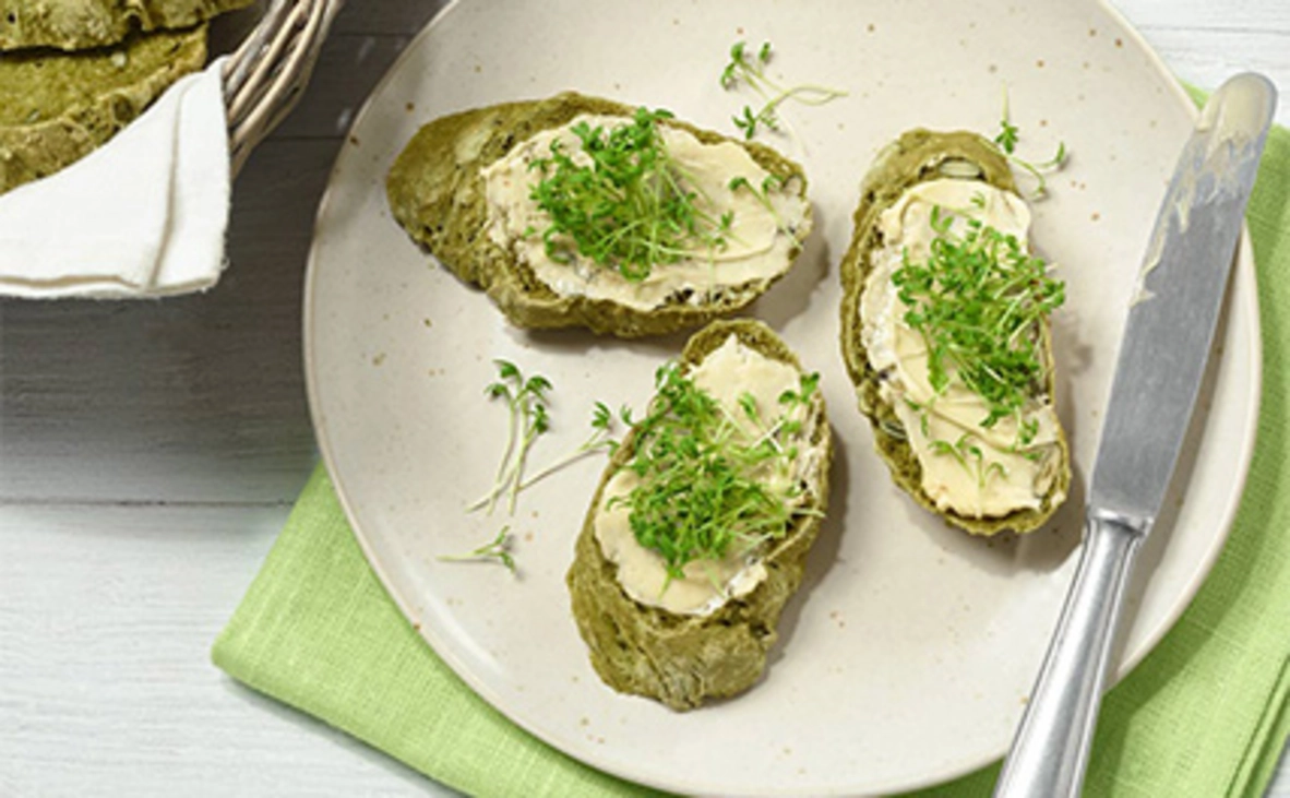 Grünes Matcha-Frühlingsbrot