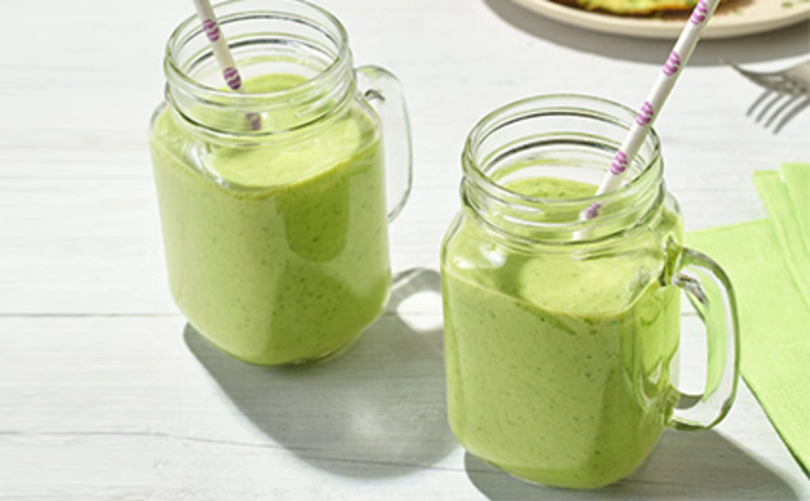 Grüner Smoothie mit Kefir, Spinat und Trauben